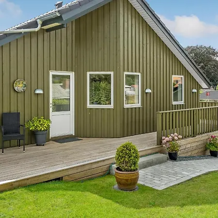 Vakantiehuis 3 Bedroom Beautiful In *