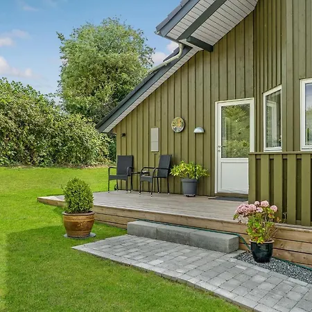 3 Bedroom Beautiful In Hejls