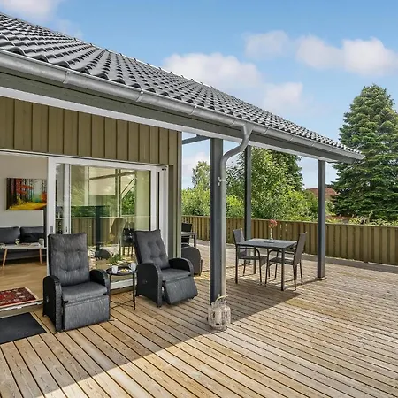 Vakantiehuis 3 Bedroom Beautiful In *