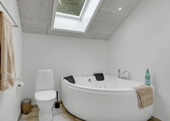 3 Bedroom Beautiful In Σπίτι διακοπών *