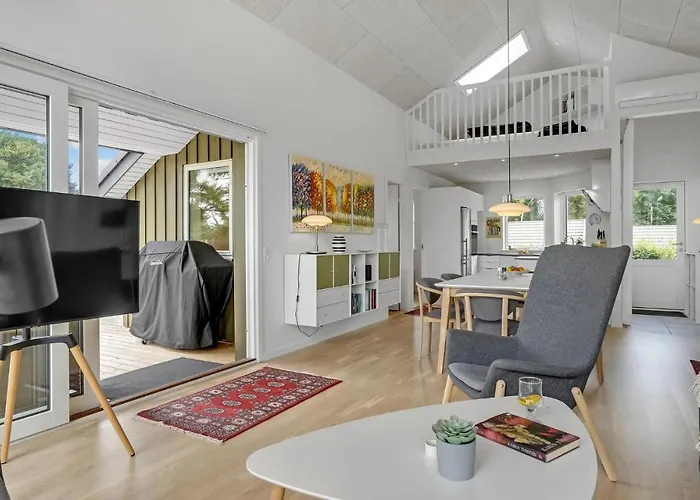 3 Bedroom Beautiful In Σπίτι διακοπών Hejls